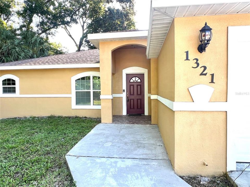 Recently Rented: $2,395 (3 beds, 2 baths, 1798 Square Feet)