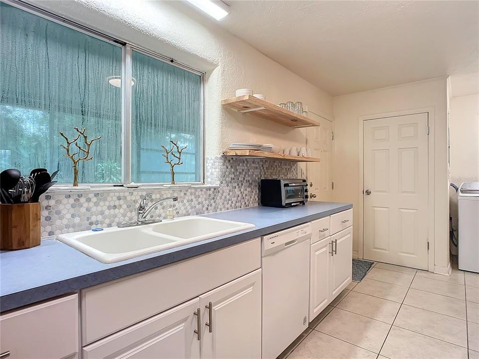 For Sale: $305,000 (3 beds, 1 baths, 1005 Square Feet)