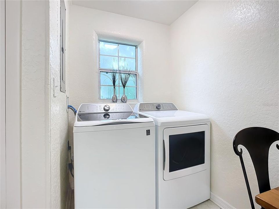 For Sale: $305,000 (3 beds, 1 baths, 1005 Square Feet)