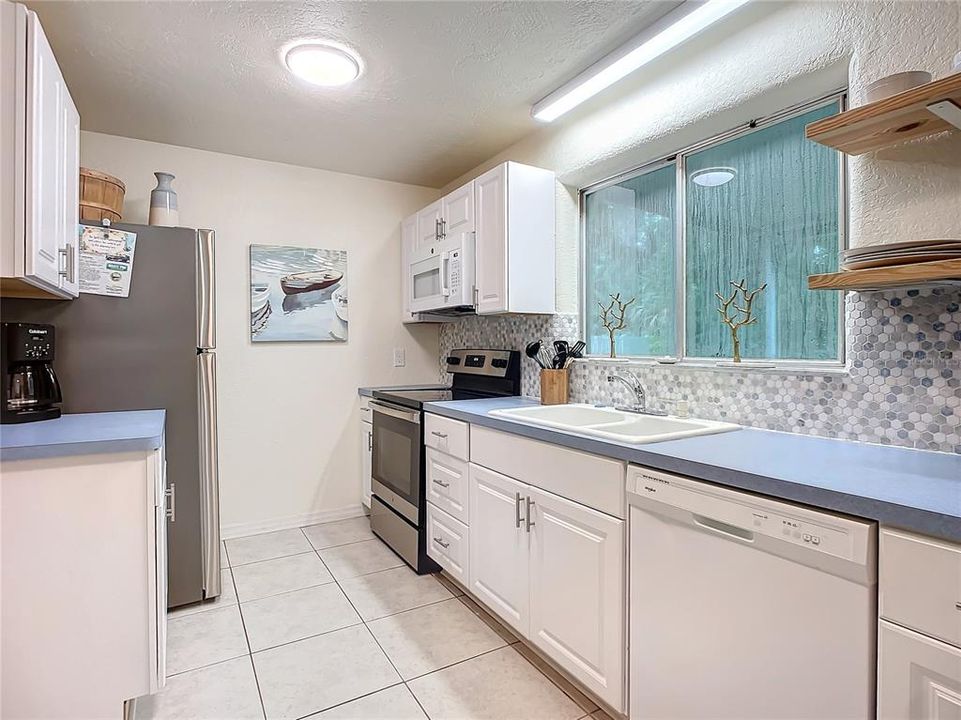 For Sale: $305,000 (3 beds, 1 baths, 1005 Square Feet)