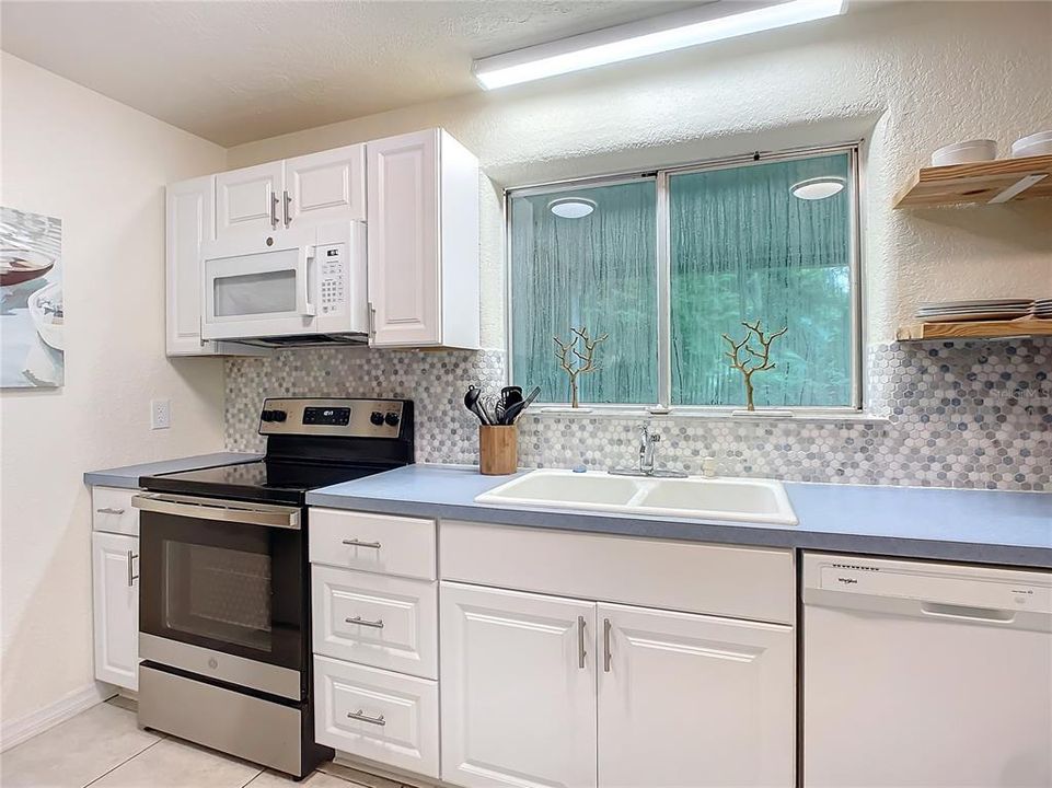 For Sale: $305,000 (3 beds, 1 baths, 1005 Square Feet)