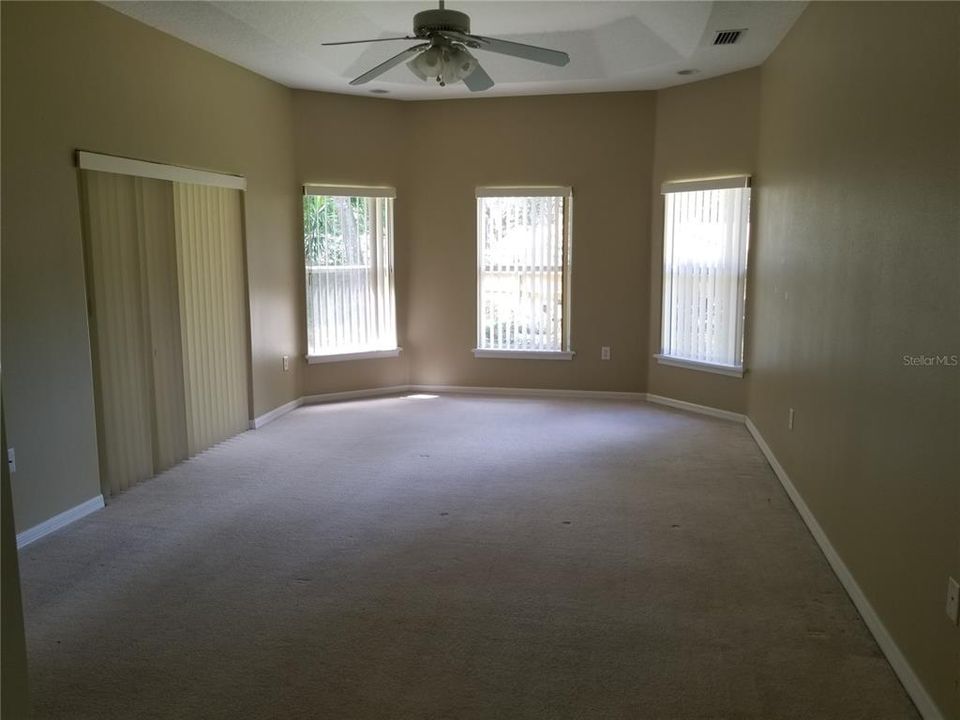 For Rent: $1,950 (3 beds, 2 baths, 1936 Square Feet)