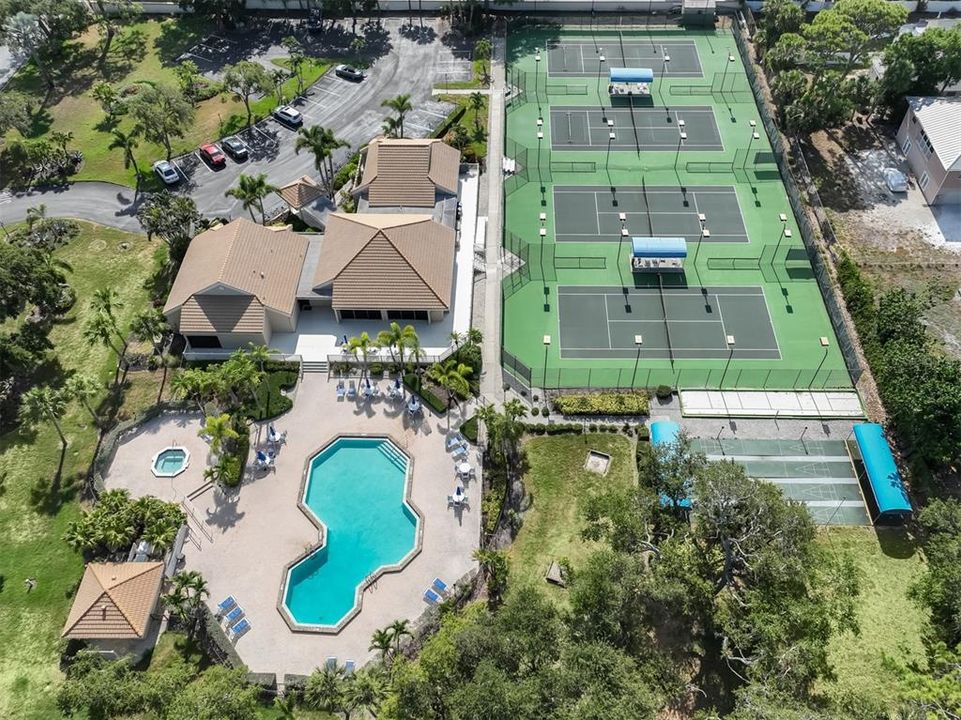 Pool, tennis courts