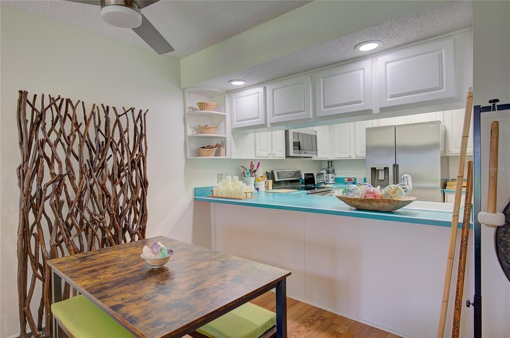 Active With Contract: $170,000 (1 beds, 2 baths, 968 Square Feet)