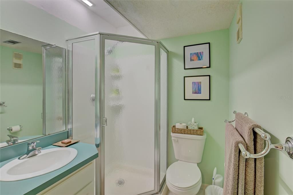 Active With Contract: $170,000 (1 beds, 2 baths, 968 Square Feet)