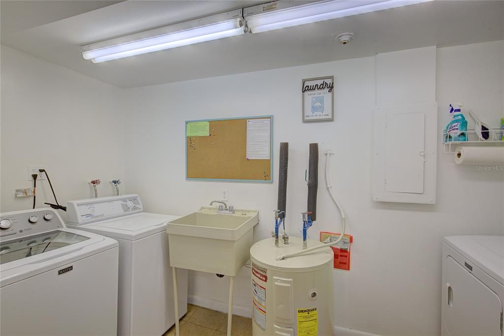 Active With Contract: $170,000 (1 beds, 2 baths, 968 Square Feet)