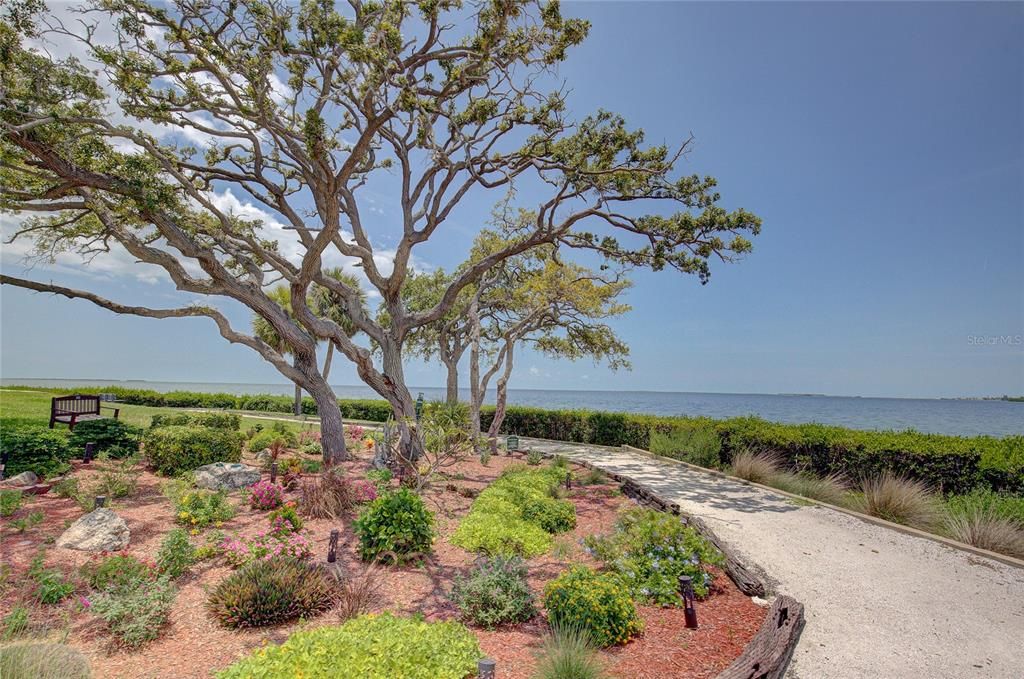 Active With Contract: $170,000 (1 beds, 2 baths, 968 Square Feet)