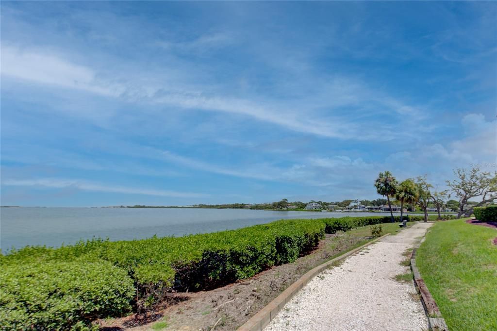 Active With Contract: $170,000 (1 beds, 2 baths, 968 Square Feet)