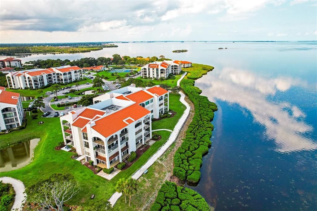 Active With Contract: $170,000 (1 beds, 2 baths, 968 Square Feet)