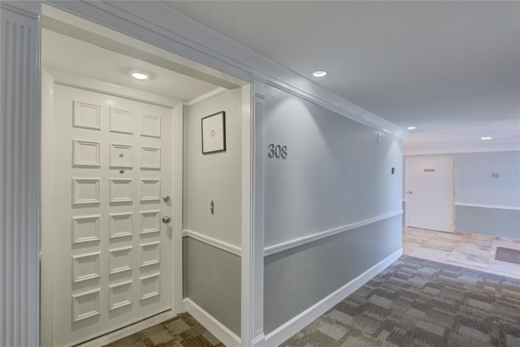 Active With Contract: $170,000 (1 beds, 2 baths, 968 Square Feet)