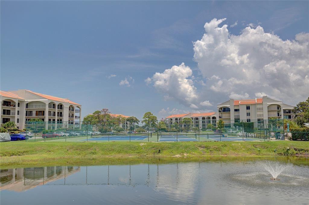 Active With Contract: $170,000 (1 beds, 2 baths, 968 Square Feet)