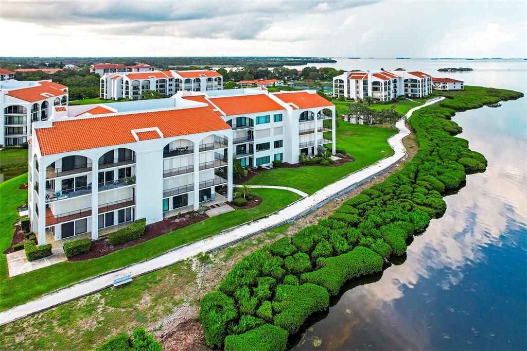 Active With Contract: $170,000 (1 beds, 2 baths, 968 Square Feet)