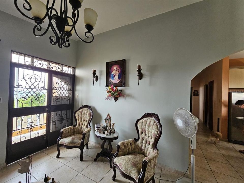 En Venta: $425,000 (3 camas, 2 baños, 3439 Pies cuadrados)