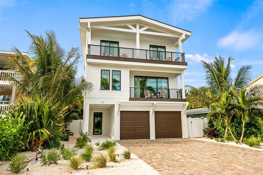 For Sale: $5,895,000 (5 beds, 4 baths, 2545 Square Feet)