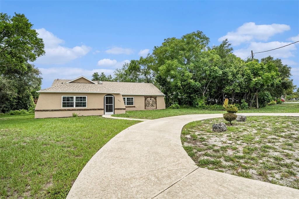 Active With Contract: $300,000 (3 beds, 2 baths, 1863 Square Feet)