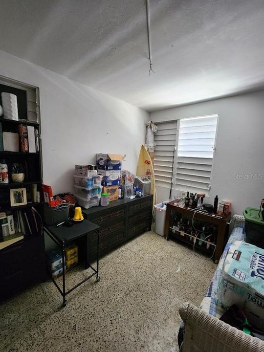 Activo con contrato: $305,000 (6 camas, 2 baños, 2233 Pies cuadrados)