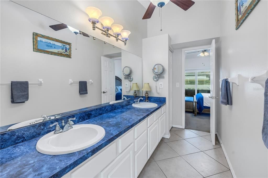 Double sinks in ensuite