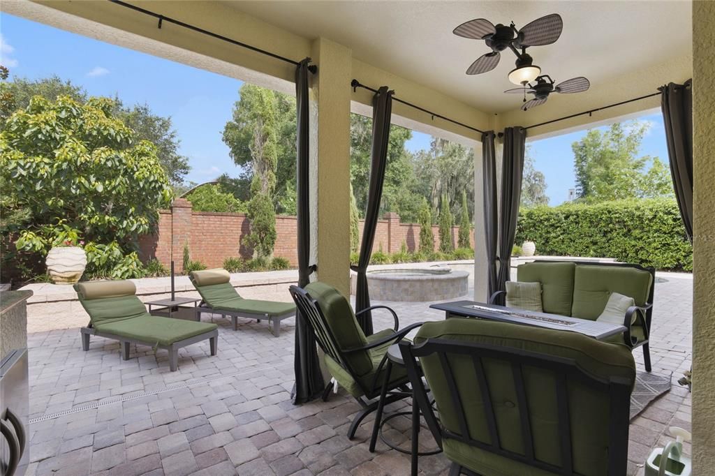 Active With Contract: $965,000 (6 beds, 5 baths, 4907 Square Feet)