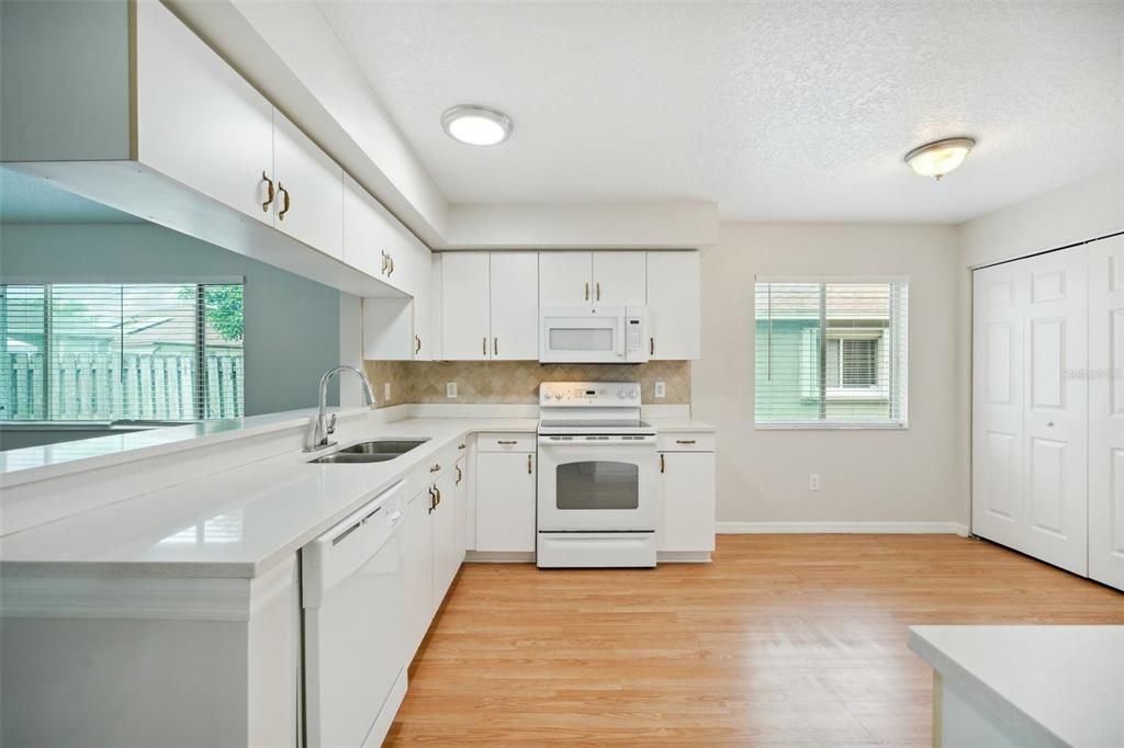 For Sale: $329,900 (3 beds, 2 baths, 1519 Square Feet)