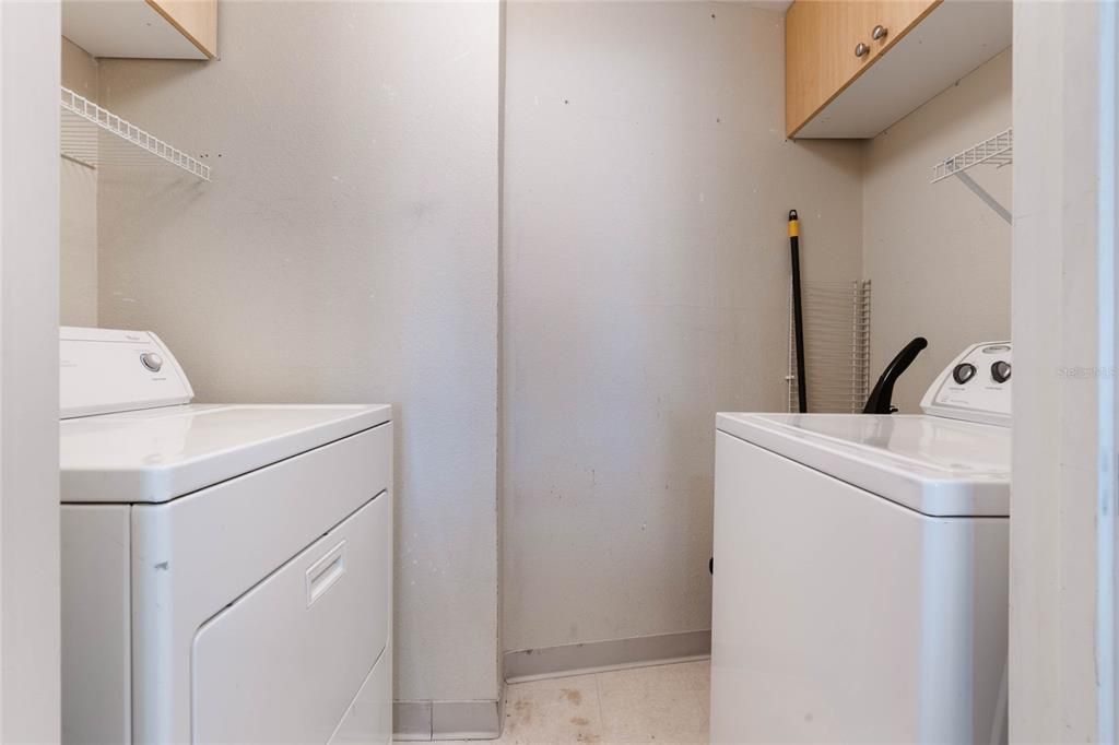 For Sale: $295,000 (1 beds, 1 baths, 771 Square Feet)