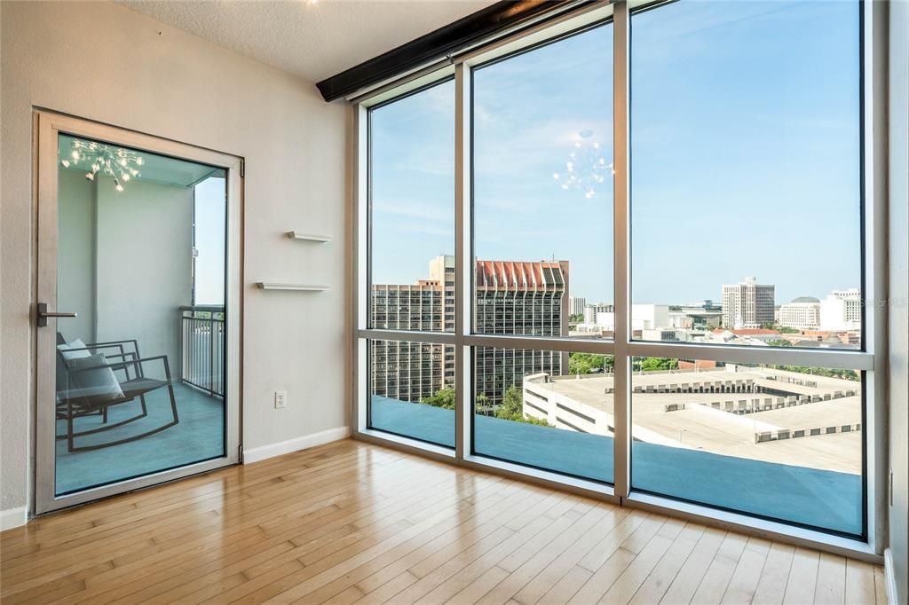 For Sale: $295,000 (1 beds, 1 baths, 771 Square Feet)