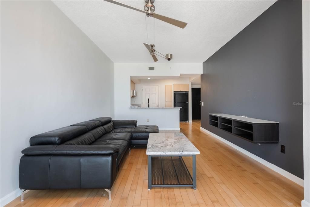 For Sale: $295,000 (1 beds, 1 baths, 771 Square Feet)