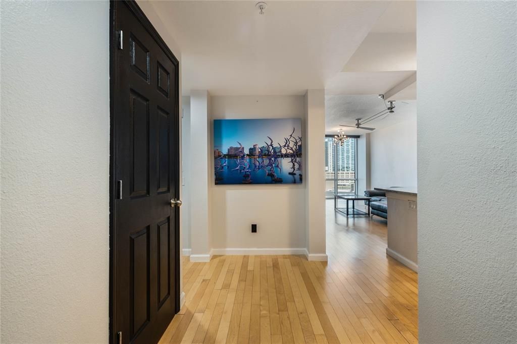 For Sale: $295,000 (1 beds, 1 baths, 771 Square Feet)