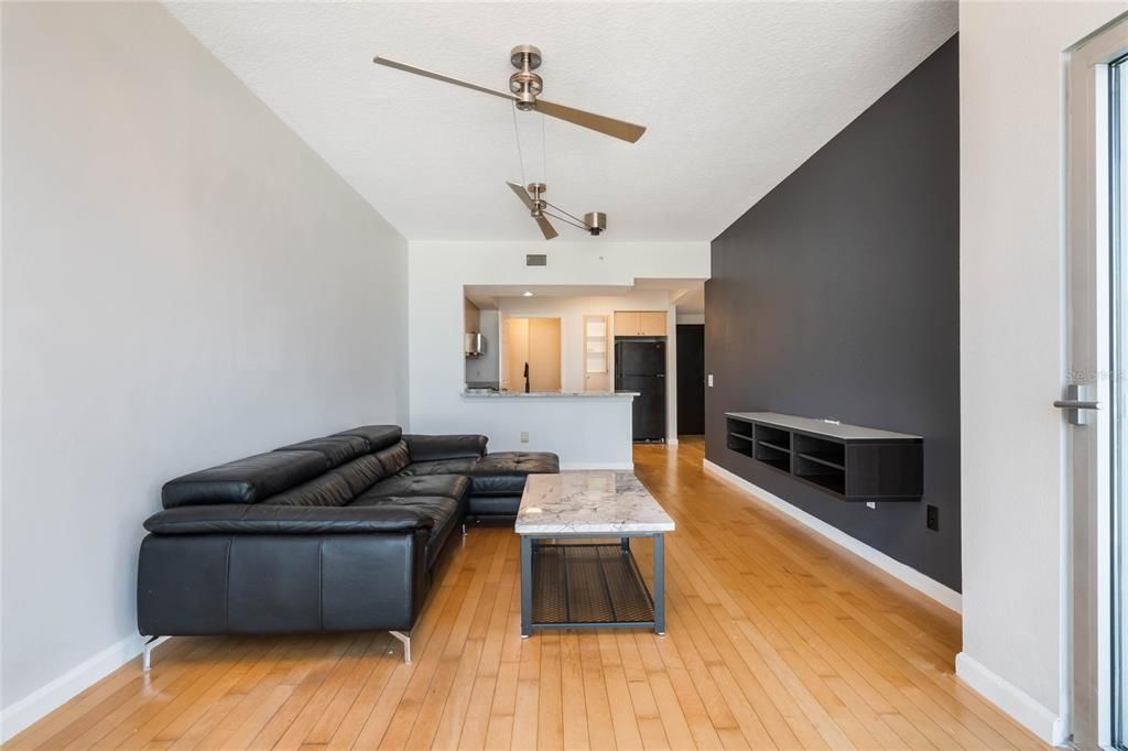 For Sale: $295,000 (1 beds, 1 baths, 771 Square Feet)