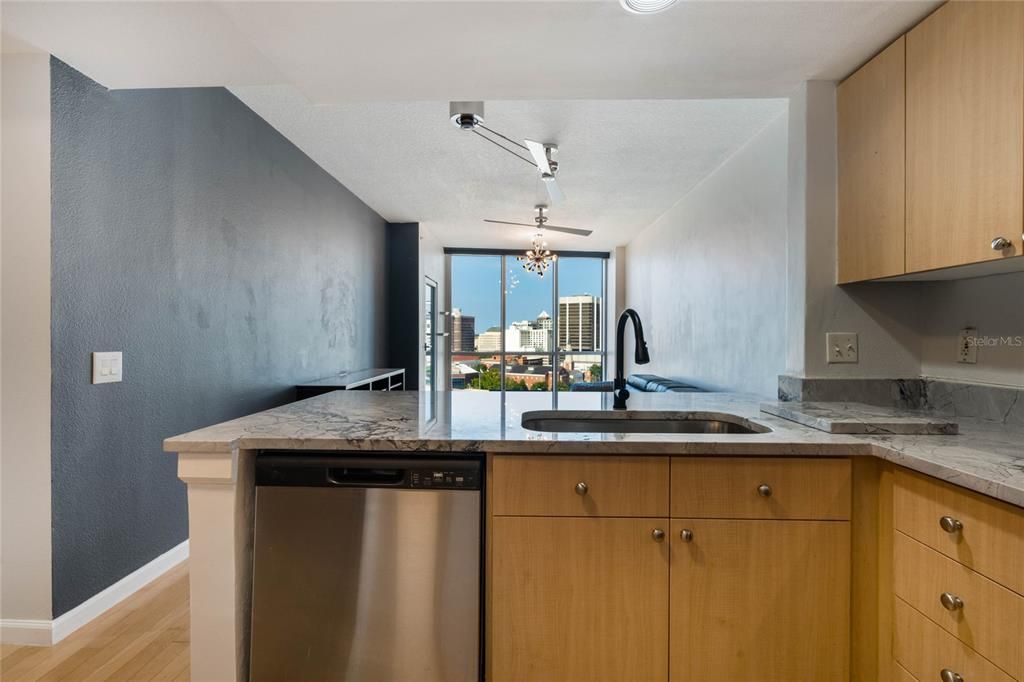 For Sale: $295,000 (1 beds, 1 baths, 771 Square Feet)