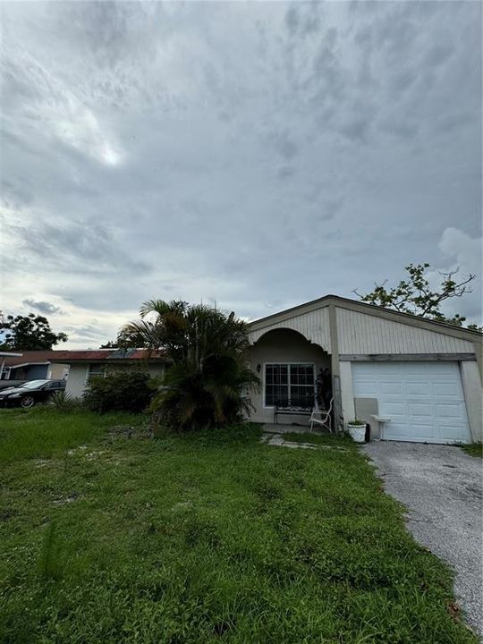 Active With Contract: $275,000 (3 beds, 2 baths, 1376 Square Feet)