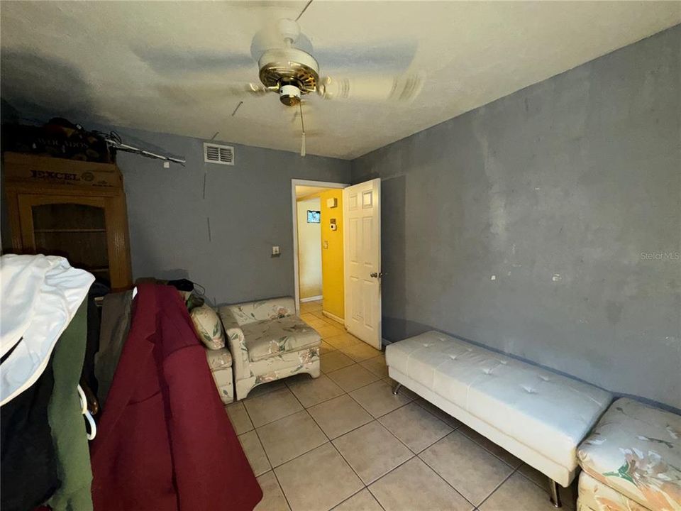 Activo con contrato: $275,000 (3 camas, 2 baños, 1376 Pies cuadrados)