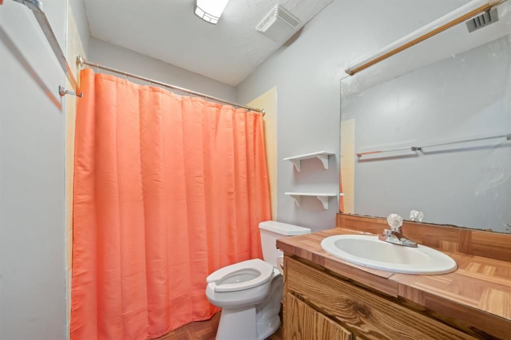 Active With Contract: $170,000 (2 beds, 1 baths, 816 Square Feet)