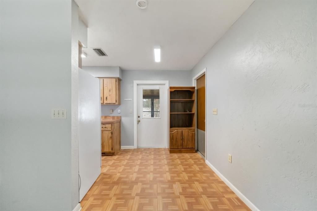 Active With Contract: $170,000 (2 beds, 1 baths, 816 Square Feet)