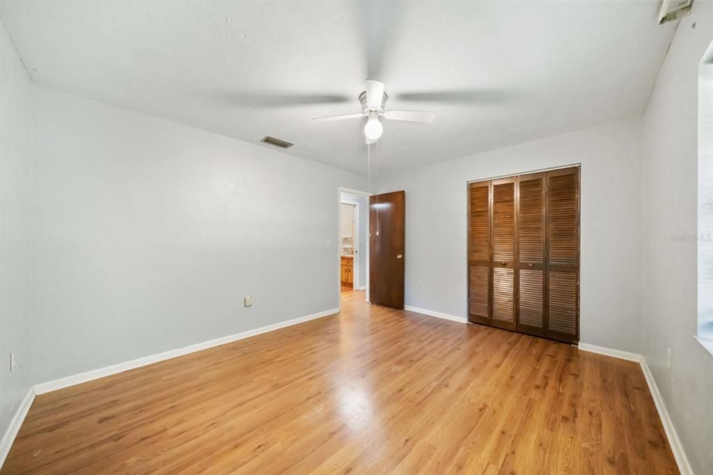 Active With Contract: $170,000 (2 beds, 1 baths, 816 Square Feet)