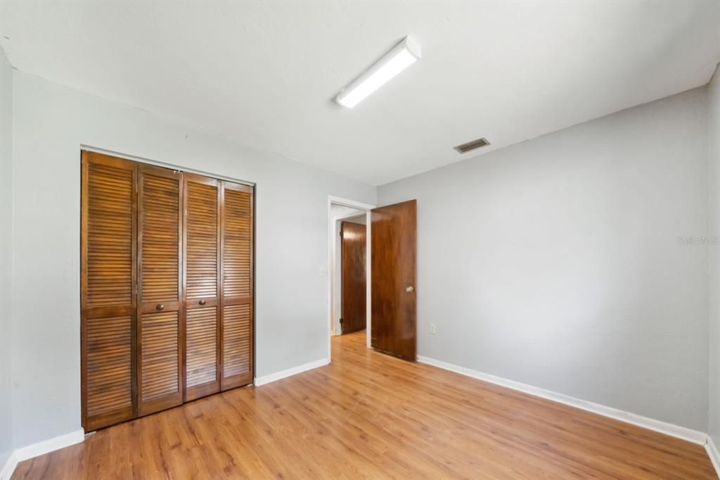 Active With Contract: $170,000 (2 beds, 1 baths, 816 Square Feet)