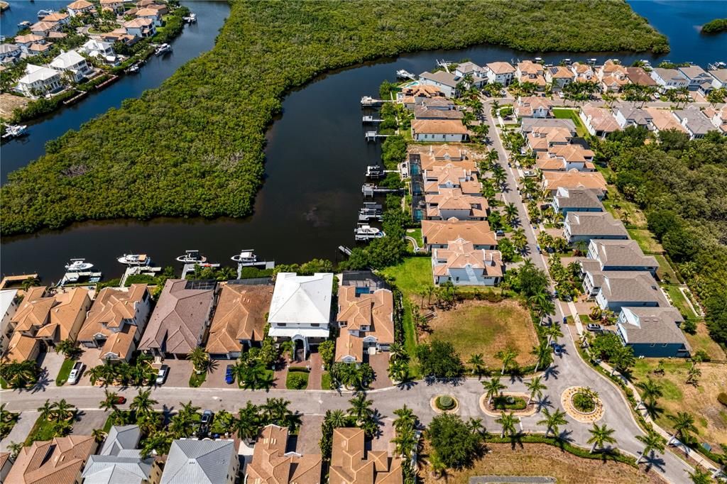 For Sale: $1,999,900 (3 beds, 2 baths, 2807 Square Feet)