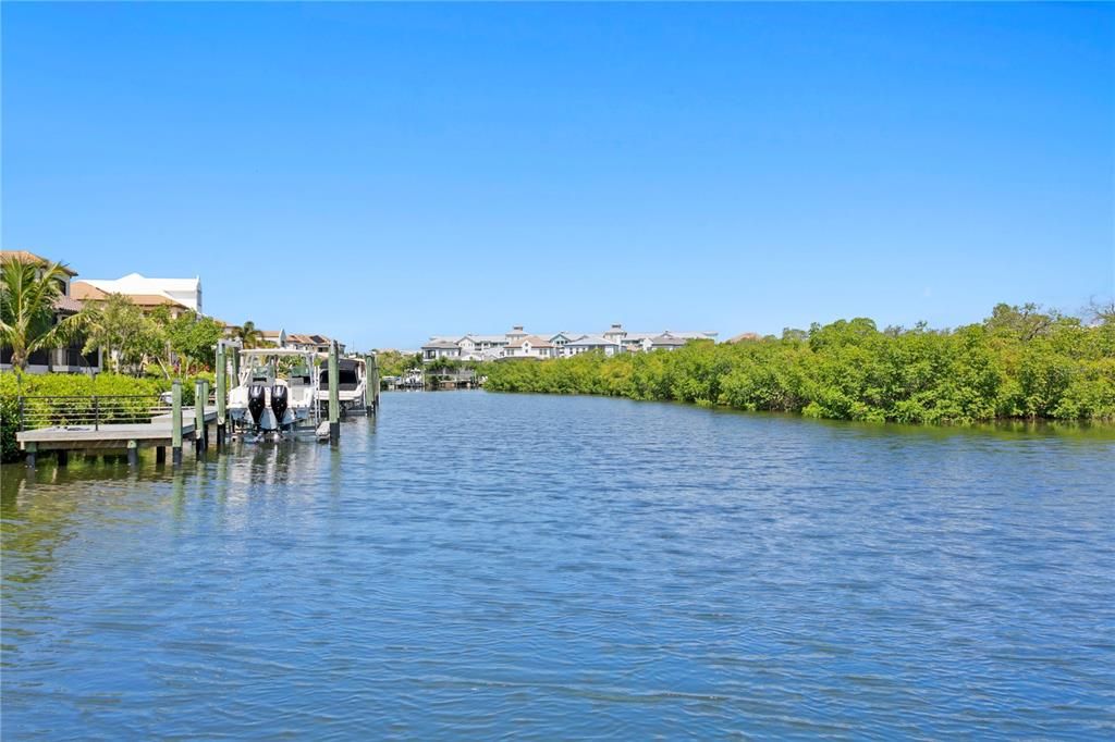 For Sale: $1,999,900 (3 beds, 2 baths, 2807 Square Feet)