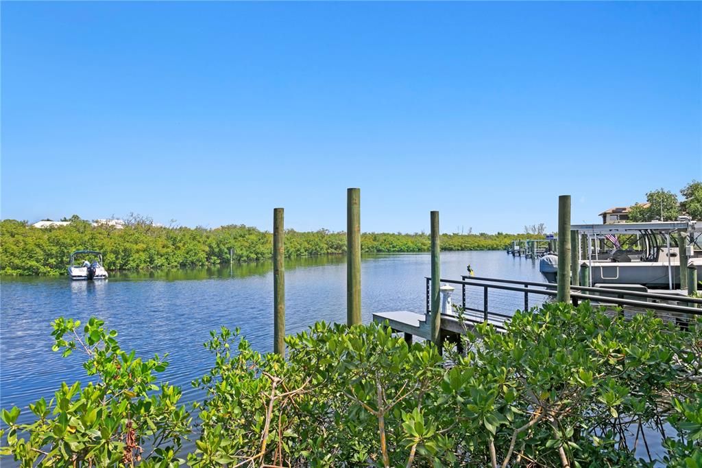 For Sale: $1,999,900 (3 beds, 2 baths, 2807 Square Feet)