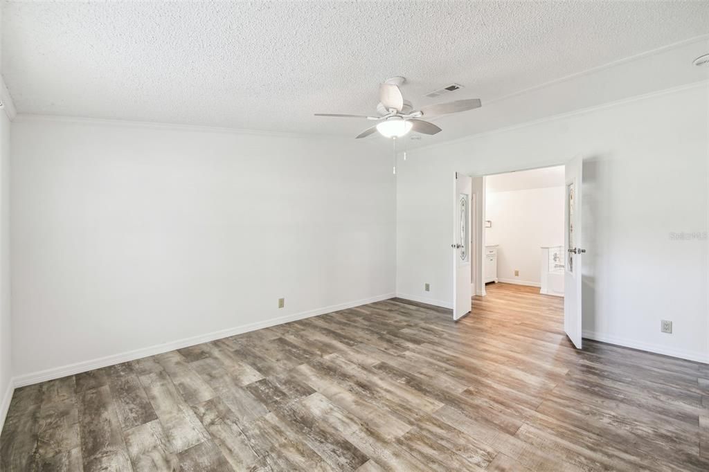 Active With Contract: $344,900 (3 beds, 2 baths, 1782 Square Feet)