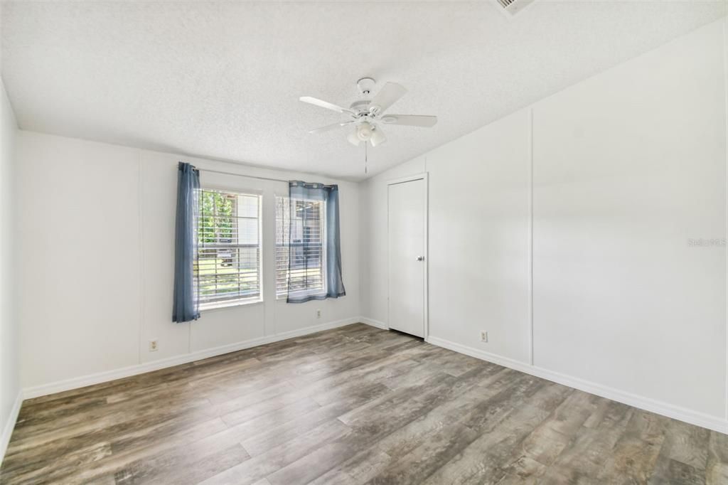 Active With Contract: $344,900 (3 beds, 2 baths, 1782 Square Feet)