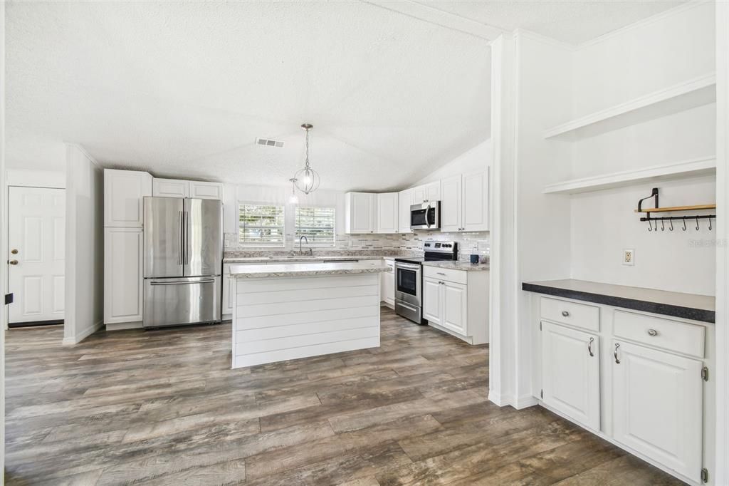 Active With Contract: $344,900 (3 beds, 2 baths, 1782 Square Feet)