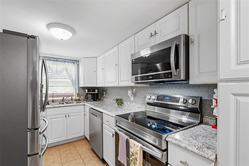 For Sale: $465,000 (3 beds, 1 baths, 864 Square Feet)