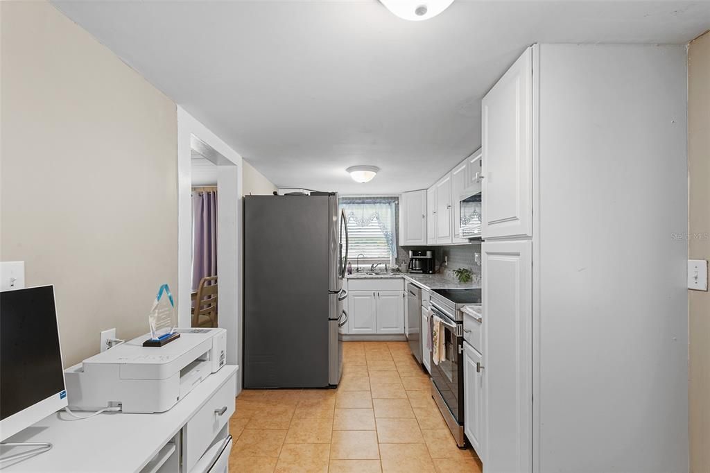 For Sale: $465,000 (3 beds, 1 baths, 864 Square Feet)