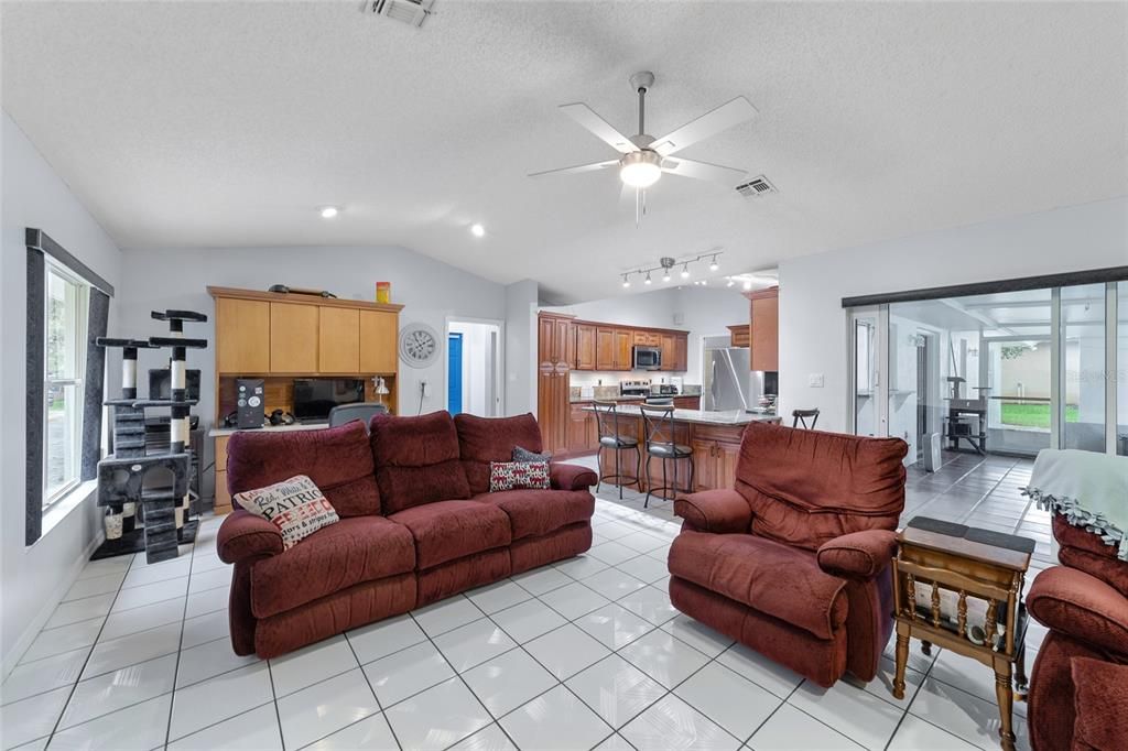 Active With Contract: $430,000 (4 beds, 2 baths, 2530 Square Feet)