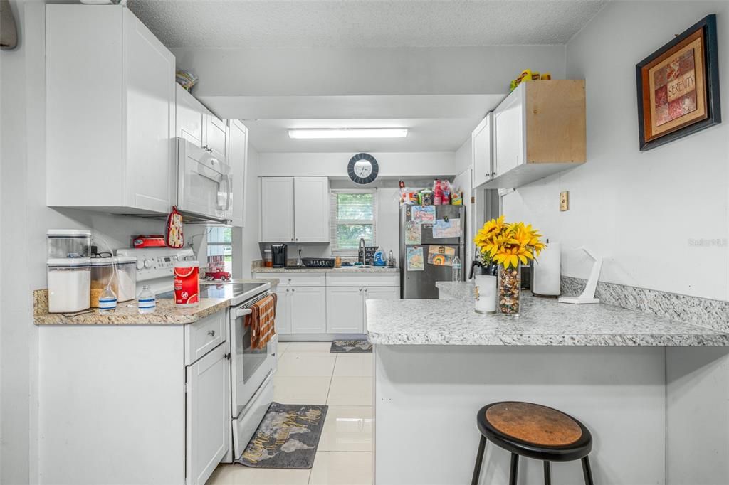 For Sale: $200,000 (2 beds, 2 baths, 988 Square Feet)