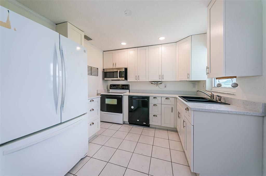 Active With Contract: $245,000 (2 beds, 1 baths, 1065 Square Feet)