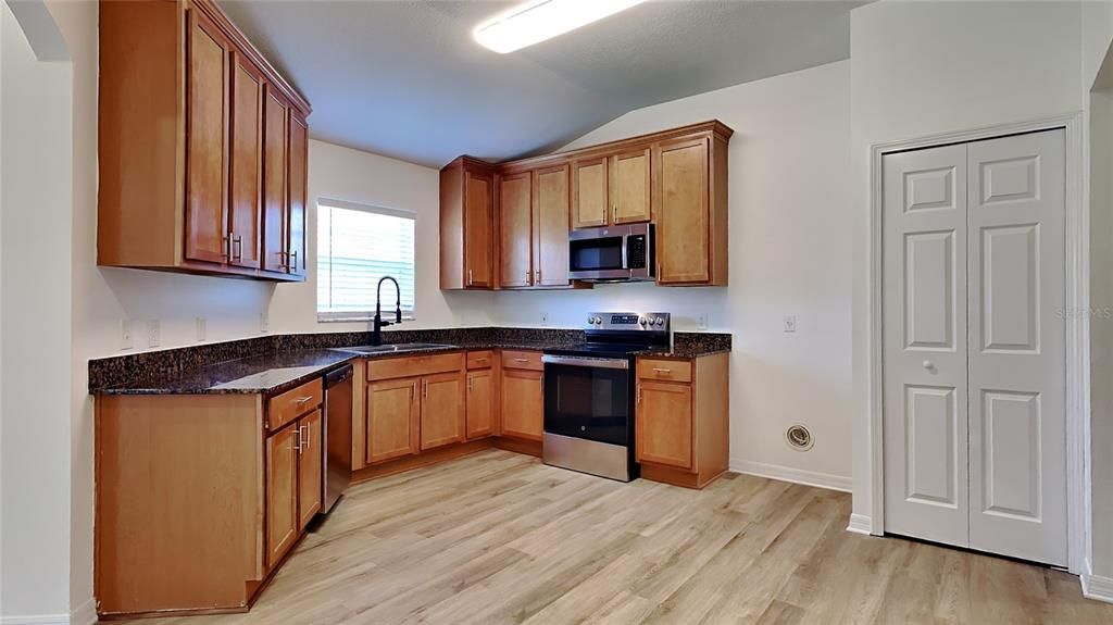 For Sale: $304,900 (3 beds, 2 baths, 1442 Square Feet)