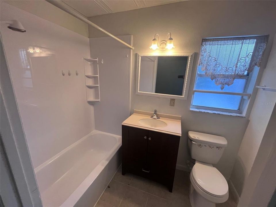 For Rent: $2,550 (4 beds, 2 baths, 1241 Square Feet)