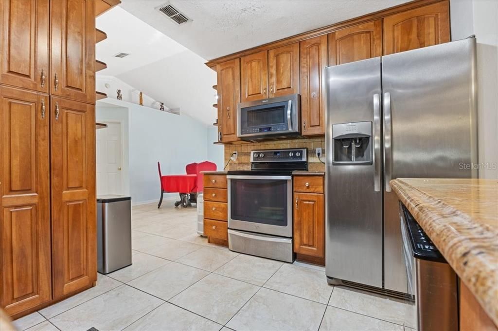 For Sale: $350,000 (3 beds, 2 baths, 2078 Square Feet)