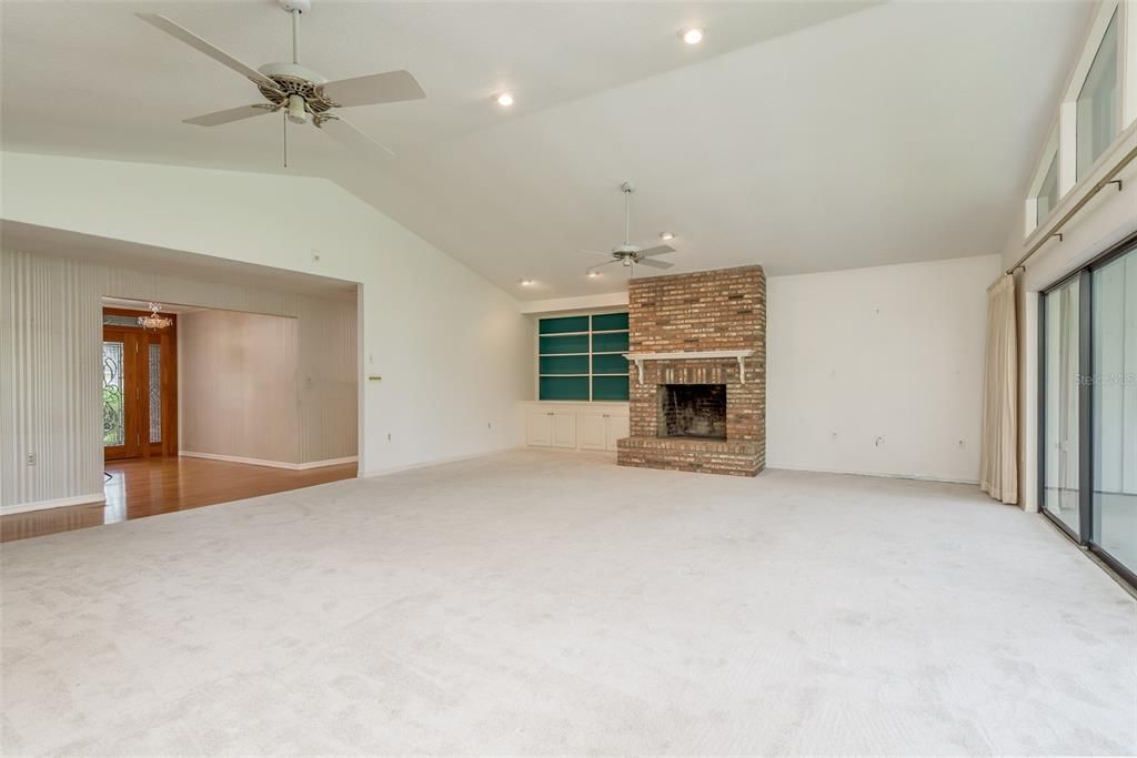 Active With Contract: $800,000 (4 beds, 3 baths, 3185 Square Feet)